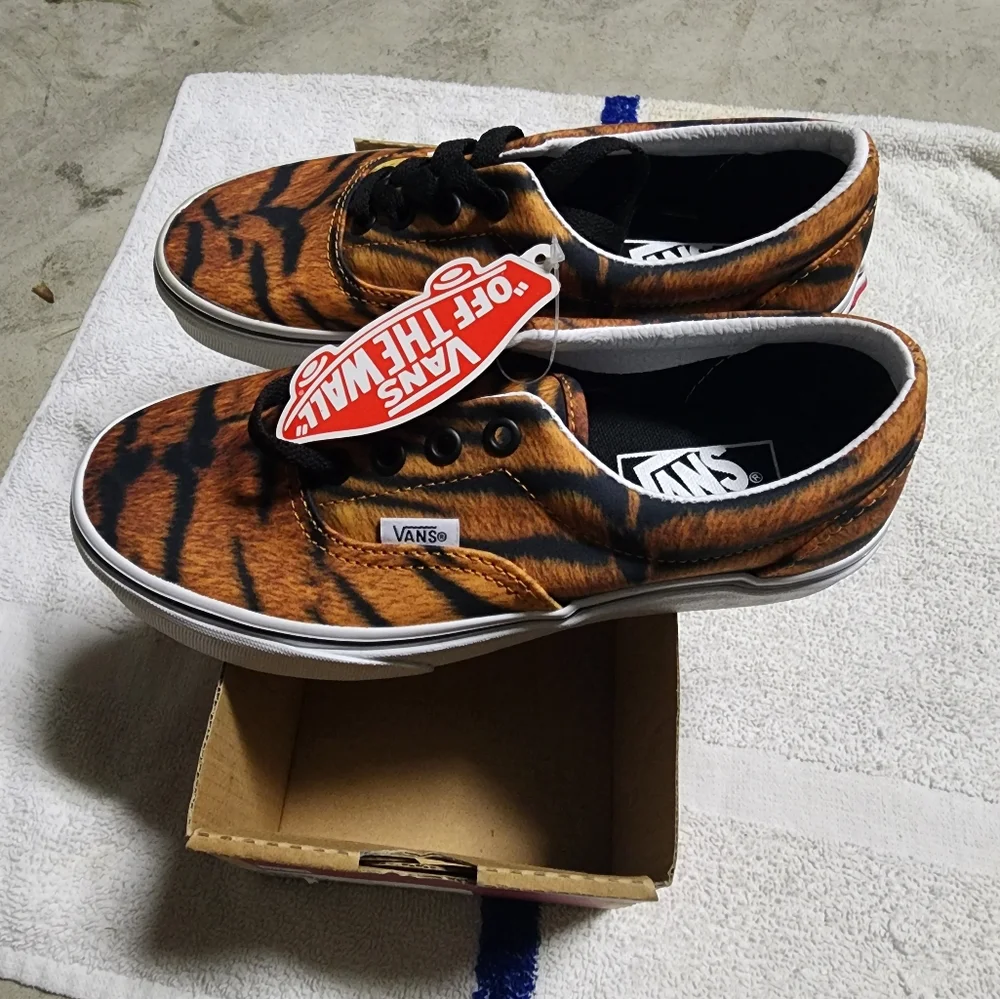 VANS ERA Men's 4.5 / Women's 6 Skate Shoes Tiger/True White - Picture 6 of 7